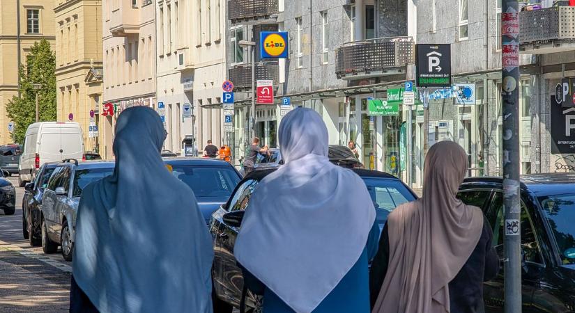 Migrációs válság? Németország szerint a szállodákban még van hely – el is kezdtek csődbe menni a legnagyobb városok