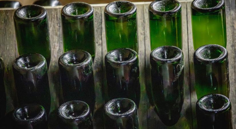 Fegyverként vetette be a pezsgős üveget egy borsodi férfi – nem ússza meg következmények nélkül!