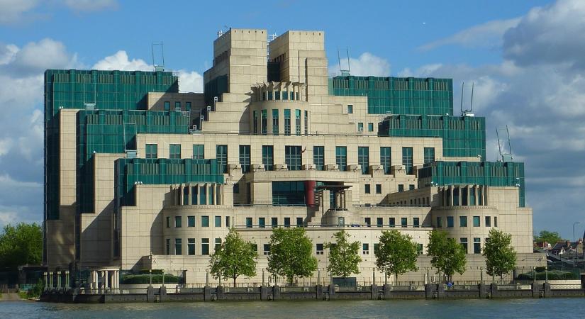 Elhunyt Terry Farrell, a brit posztmodern építészet úttörője