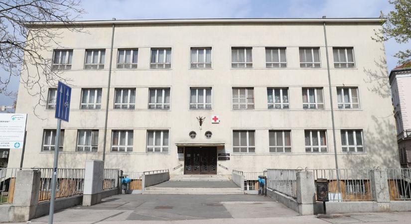 Látogatási tilalmat vezetett be a győri kórház