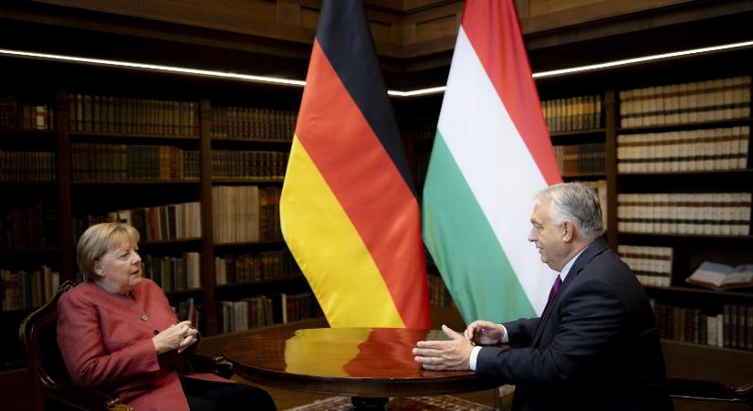 Angela Merkel a könyvét népszerűsíti Magyarországon, Orbán Viktor a hivatalában fogadta a volt kancellárt