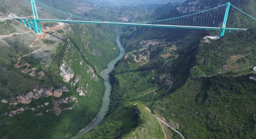 Mérnöki csoda: átadták a világ legmagasabb hídját (VIDEÓ)