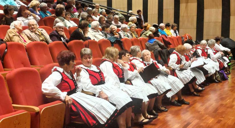 Egész napos rendezvénnyel köszöntik az időseket Csíkszeredában