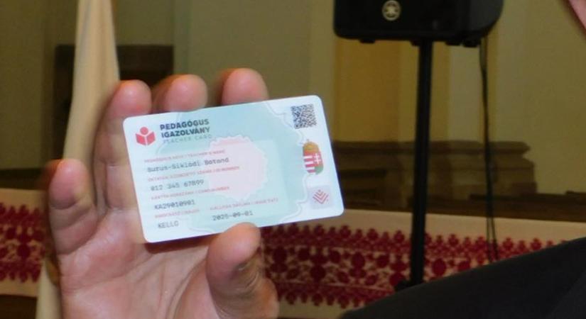 Október végétől lehet igényelni a magyar pedagógusigazolványt