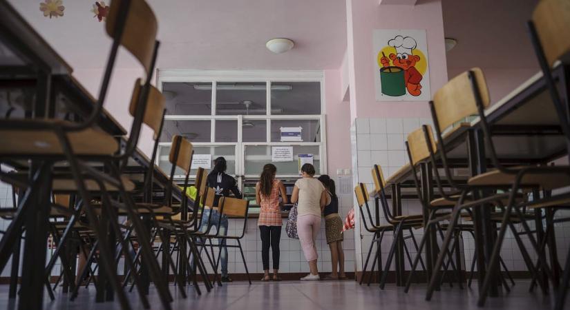 Üvegszilánk a paprikás krumpliban: vizsgálat indult a budapesti menzán tálalt ebéd miatt