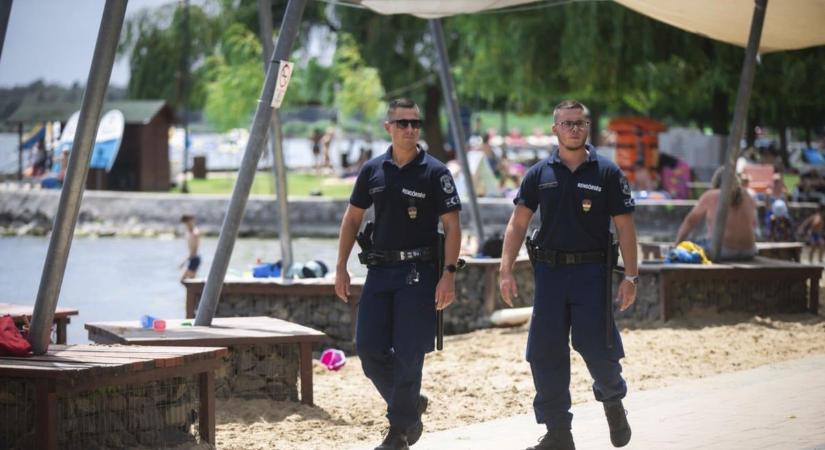 Felvonultak a rendőrök a Balatonnál - zalaiak koordinálták a nagy akciót