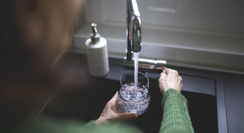Ez történik a testeddel, ha 1 hétig csak vizet iszol: kívül-belül átalakulsz