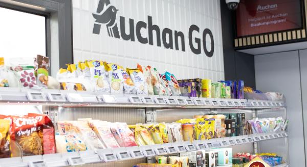 Fiatalok, éjszakai vásárlások, átlagosan két perc alatt 2000 forintos költések – így indult az Auchan GO, amely az Év automatizált üzlete lett