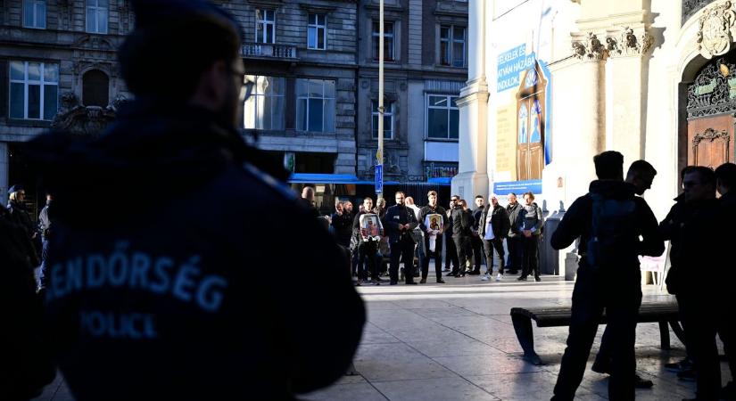 Imalánccal tiltakoztak Hadházyék gyűlöletkeltése ellen