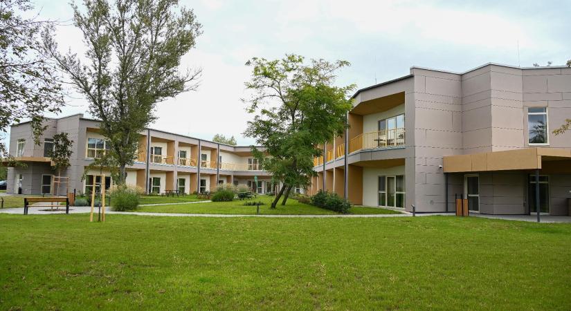 Átadták és már lehet is jelentkezni az új idősek otthonába Cinkotán