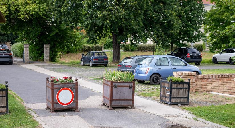 Novembertől sorompó védi az egyetemisták parkolóhelyeit Mosonmagyaróváron