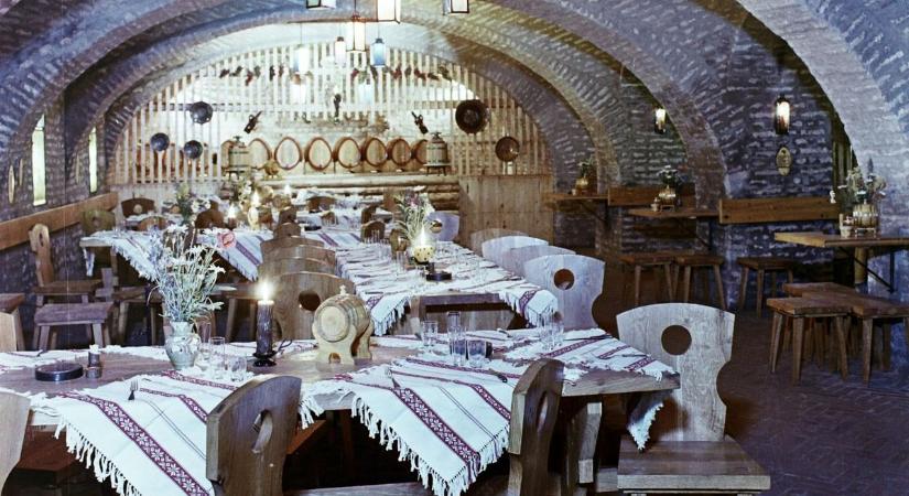 Retró fotókon a Dunántúl egyik legszebb borozója: a Kazamata több volt mint vendéglátóhely