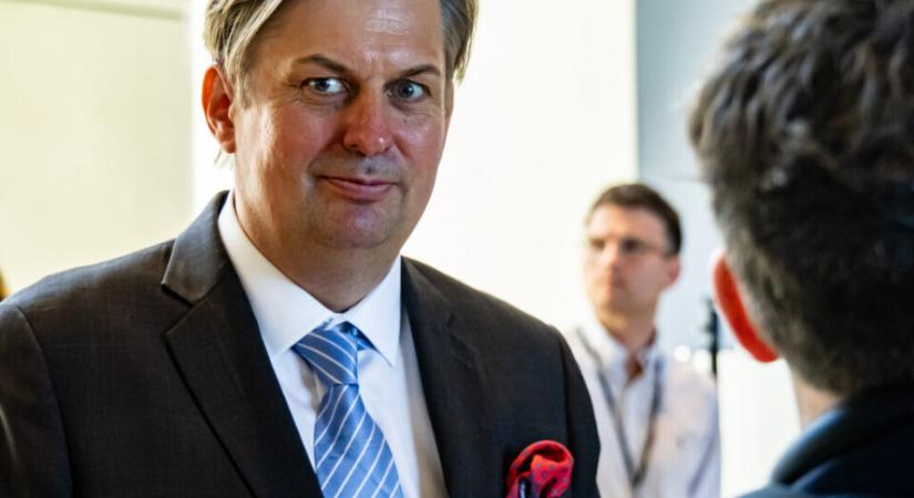 Schmidt Mária kedves vendége volt a neonáci politikus, akinek irodájában kínai kémkedés folyt