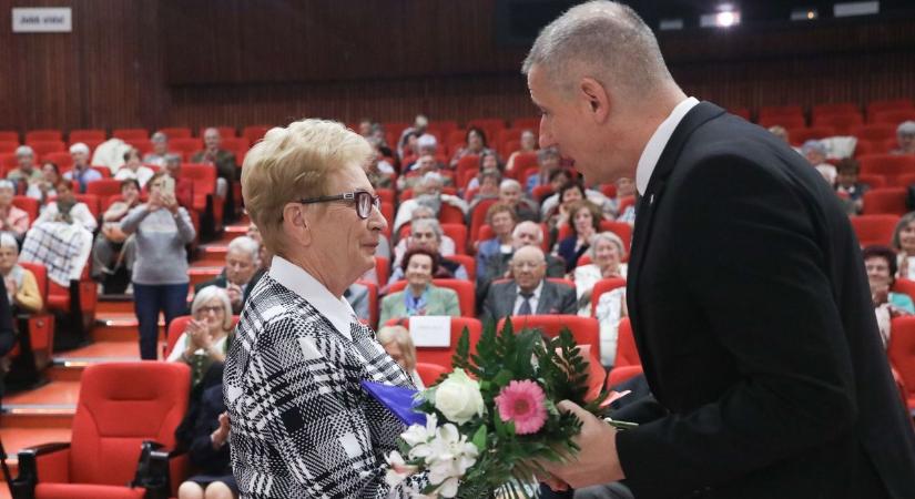 Idősek világnapja: ők kaptak elismerést a Savaria moziban - fotók
