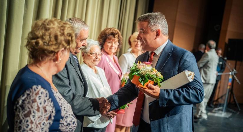 Horváth István: hála és tisztelet az időseknek