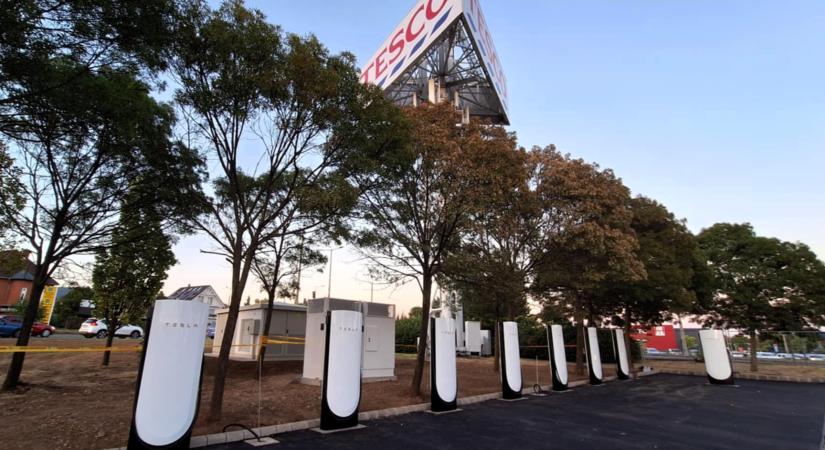 Ezekhez a Tesco áruházakhoz kerülhet Tesla Supercharger Magyarországon
