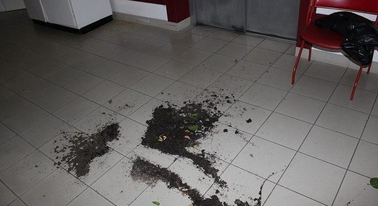 Elítélték a férfit, aki eltörte az orvos arccsontját és az ápoló csuklóját, mert nem engedték be a haldokló anyjához