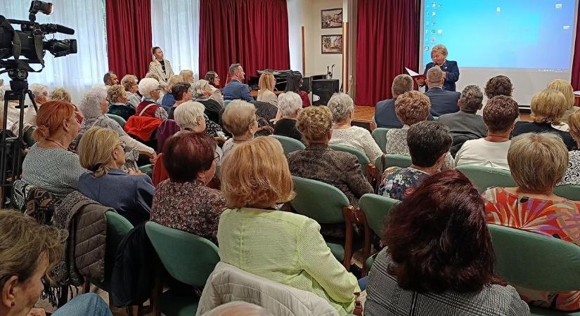 „Az időskor nem bezárás, hanem lehetőség” - első alkalommal tartottak Idősügyi Konferenciát Miskolcon