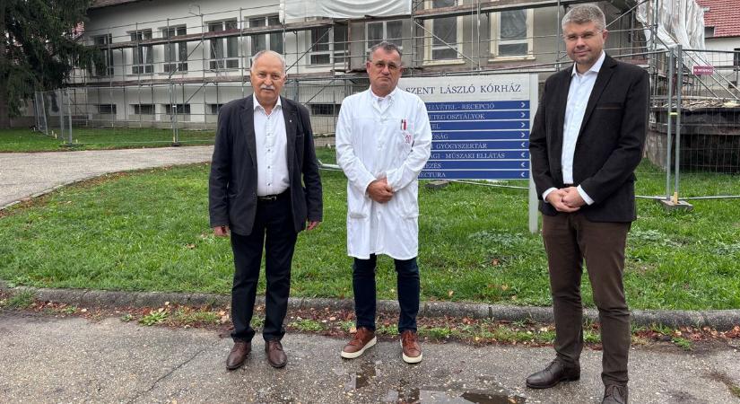 Elkezdődött a felújítás a sárvári kórházban – így alakul át a régi szárny
