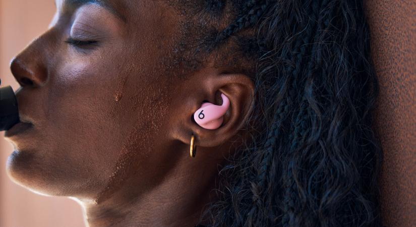 Bemutatta az Apple a Powerbeats Fit fülhallgatót