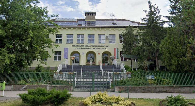 Üvegszilánkot találtak a paprikás krumpliban egy budapesti iskola menzáján