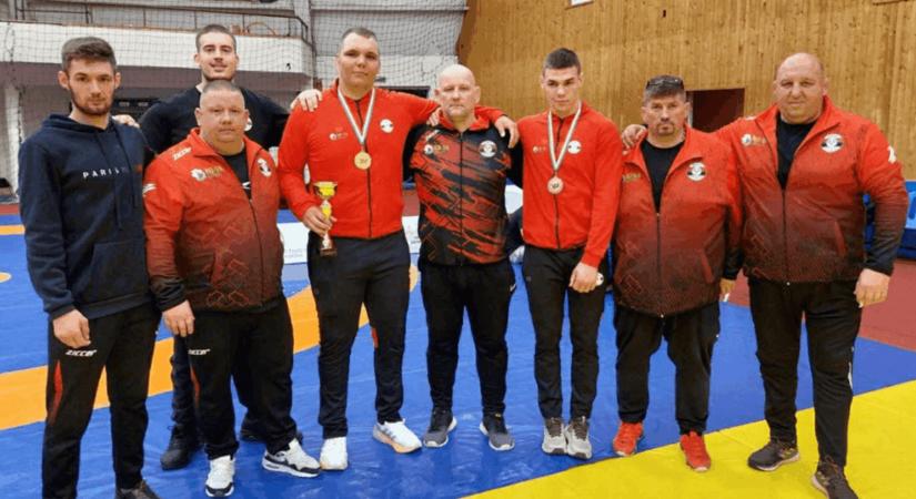 Kiváló eredményeket értek el a dorogi birkózók Tatabányán