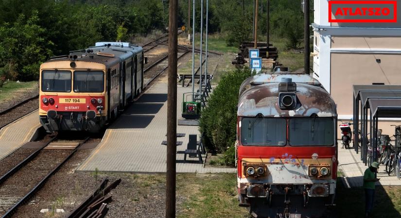Bezárják az ország egyik legforgalmasabb mellékvonalát egy akkugyár kedvéért