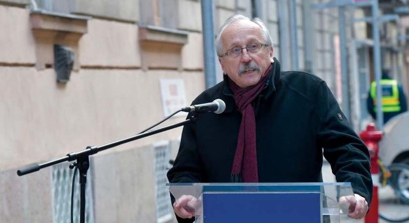 A Fidesz szerint Niedermüllerék a bulibáróknak játszottak át egy erzsébetvárosi ingatlant