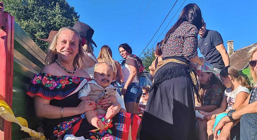 Tíz év után újra együtt ünnepeltek – hatalmas buli, hajnalig