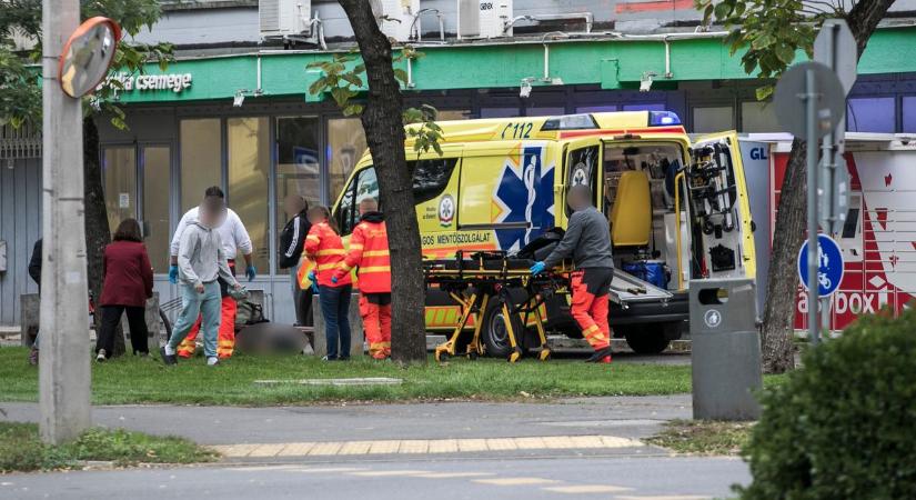 Magatehetetlenül feküdt az utcán egy férfi Debrecenben, azonnal kellett a segítség - fotóval