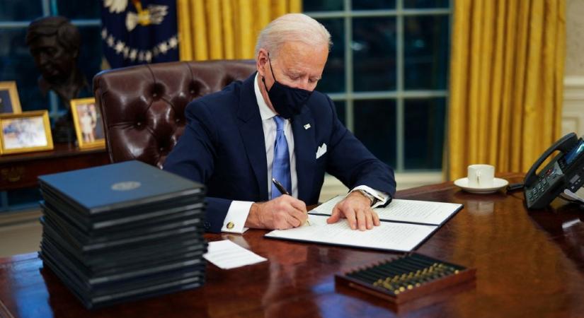 Joe Biden azonnal eltávolította Donald Trump egyik kedvenc tárgyát az ovális irodából