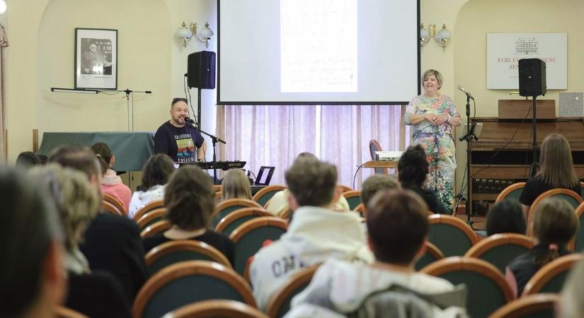 Komolyról könnyedén, könnyűről komolyan a zeneiskolában