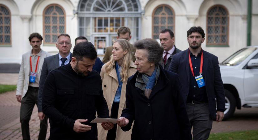 Ukrajnába látogatott Anna hercegnő, a brit uralkodó testvére