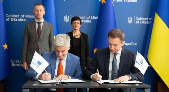 Ukrajna 300 millió euró bankhitelt kap a téli fűtéshez szükséges gáz vásárlására