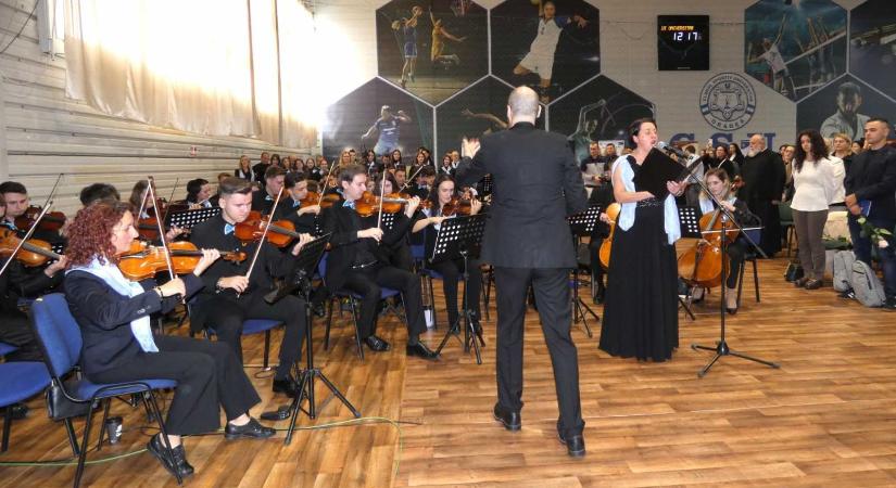 Indulója lett a Nagyváradi Állami Egyetemnek