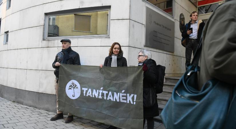 Strasbourgba mennek a kölcseys tanárok, miután pert vesztettek a Kúrián