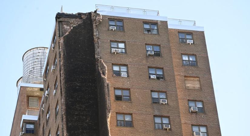 A földszinttől a legfelső emeletig szétnyílt egy toronyház oldala a New Yorkban