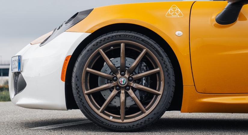 Újra gyárt sportautót az Alfa Romeo