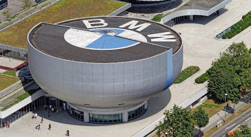 Tűzveszélyre hivatkozva több mint 145 ezer autót hív vissza a BMW