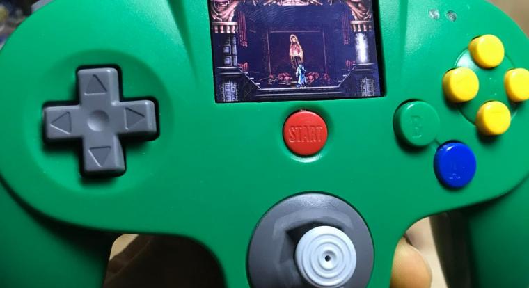 Ez a lelkes és elhivatott gamerpajtás átalakította az N64 kontrollerét egy működő Game Boy Advance-szé