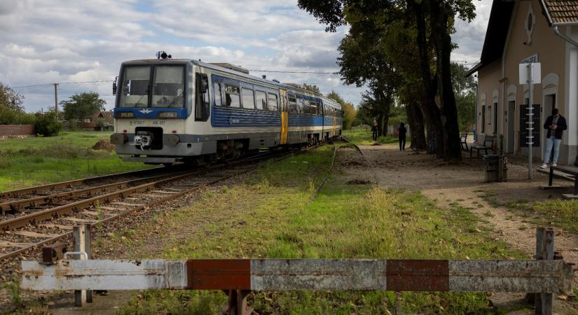 Mávinform: új vasúti nyomvonal épül, addig pótlóbuszok járnak Debrecen és Nagykereki között