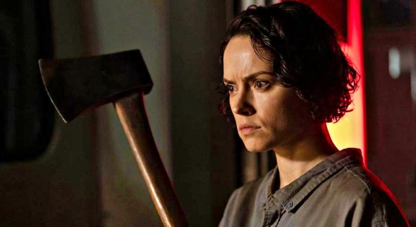 Befutott a We Bury The Dead első, borzongató előzetese, amelyben Daisy Ridley a férjét keresi, csakhogy kirobban a zombiapokalipszis
