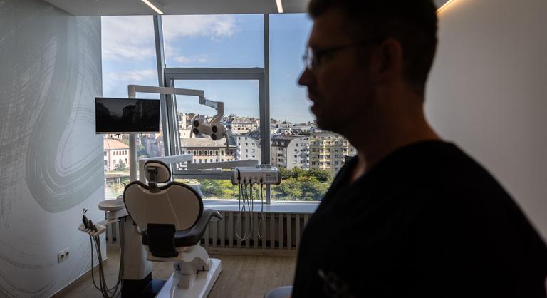 Ez nem sci-fi, megérkezett a jövő fogorvoslása: digitális avatár, 3D mosolytervezés és stresszmentes fúrás