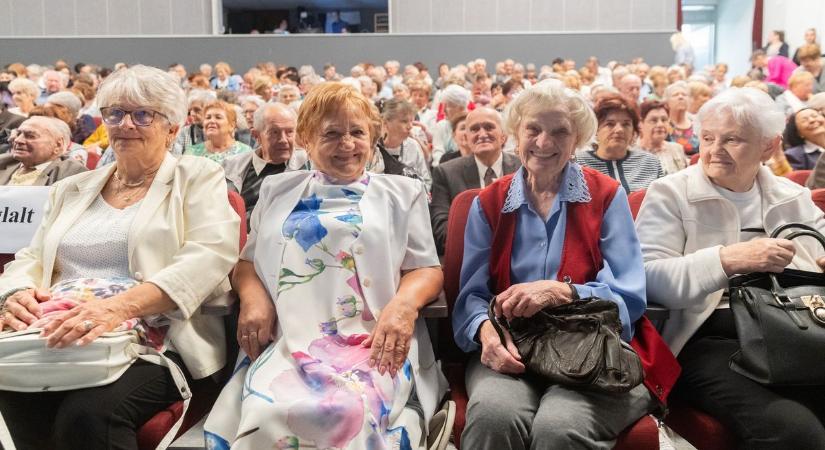 A veszprémi idősek olyan értéket képviselnek, melyekre mindannyian büszkék lehetünk (galéria)
