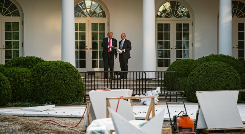 Donald Trump elszabadult, arannyal pakolja tele a Fehér Házat