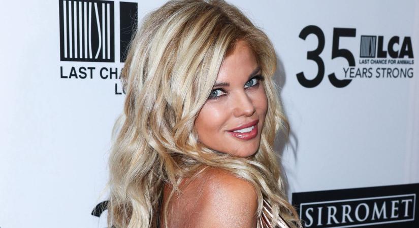 Tűzforró felvétel: lehúzott nadrágban őrjített meg mindenkit a Baywatch bombázója