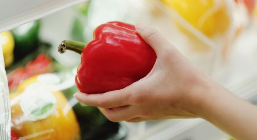 Ha így tárolod a paprikát, 4 hétig is friss marad: megőrzi roppanós állagát, és nem lesz fonnyadt