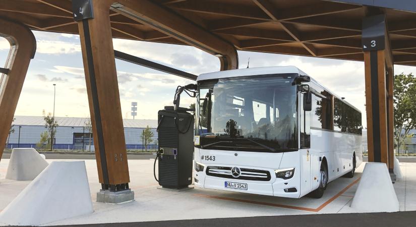 A Daimler Buses a Tesla nyomdokaiba lép