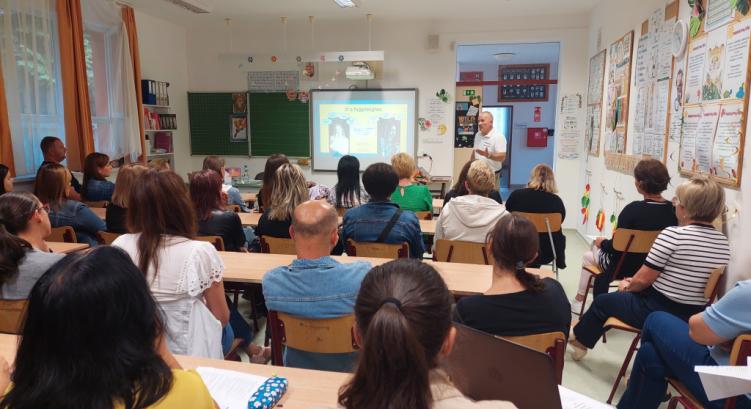 Szülőknek tartott drogprevenciós előadást a Vármegyei Rendőr-főkapitányság