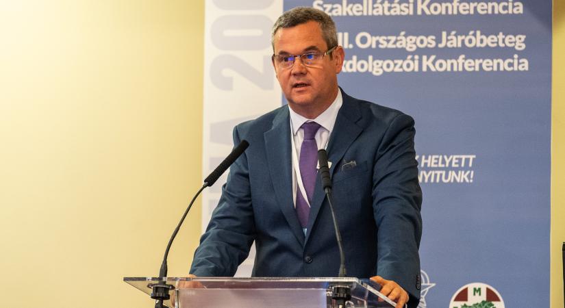 Takács Péter szerint csak az megy háziorvosnak, akit az egyetem után nem vesznek fel máshová: a MOK bocsánatkérést vár az államtitkártól
